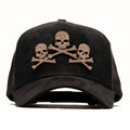 vista frontal de la gorra rose gold skulls 