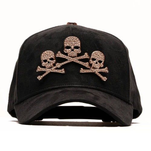 vista frontal de la gorra rose gold skulls 