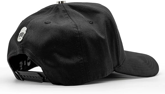 vista trasera con pin metalico de barbas hats 