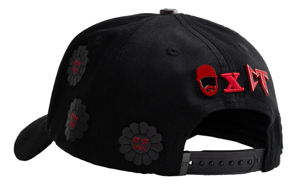 vista angular trasera de oriental tumbado barbas hats