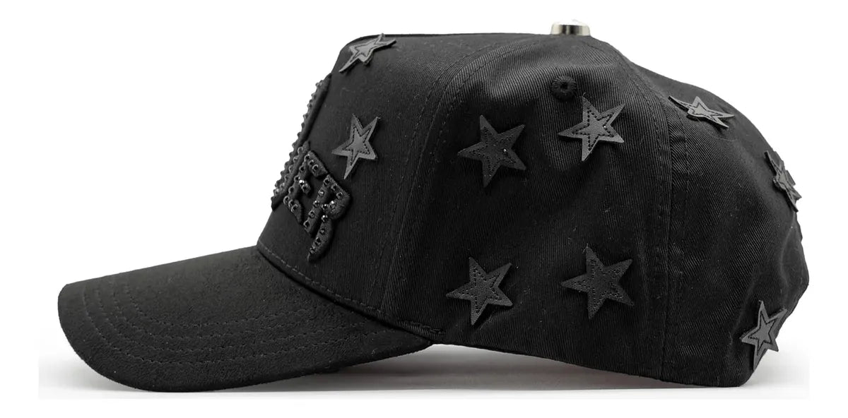 vista lateral izquierda gorra rich forever 