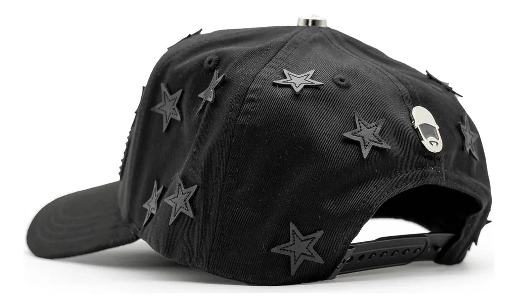 vista de rich forever parte trasera con pin metalico y estrellas 