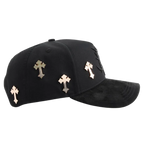 vista lateral derecha con cruces en oro 24k gorra b cross barbas hats
