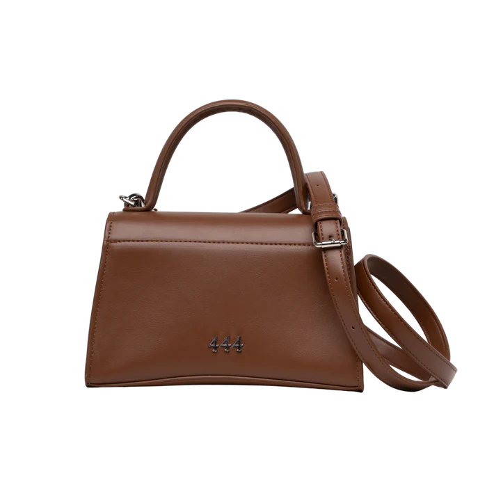 vista trasera de bolsa 002 cafe en piel de la linea barbas hats